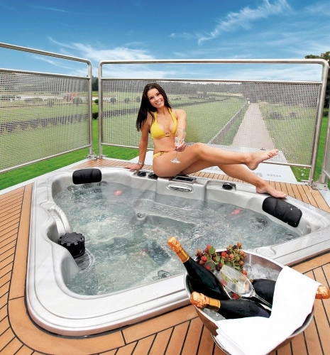 To, co wyróżnia model Futuria Sport + Spa, to jacuzzi na dachu. - zdjęcie 3